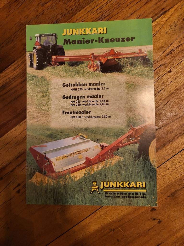 tractor folder JUNKKARI Maaier-Kneuzer, Ophalen of Verzenden, Zo goed als nieuw