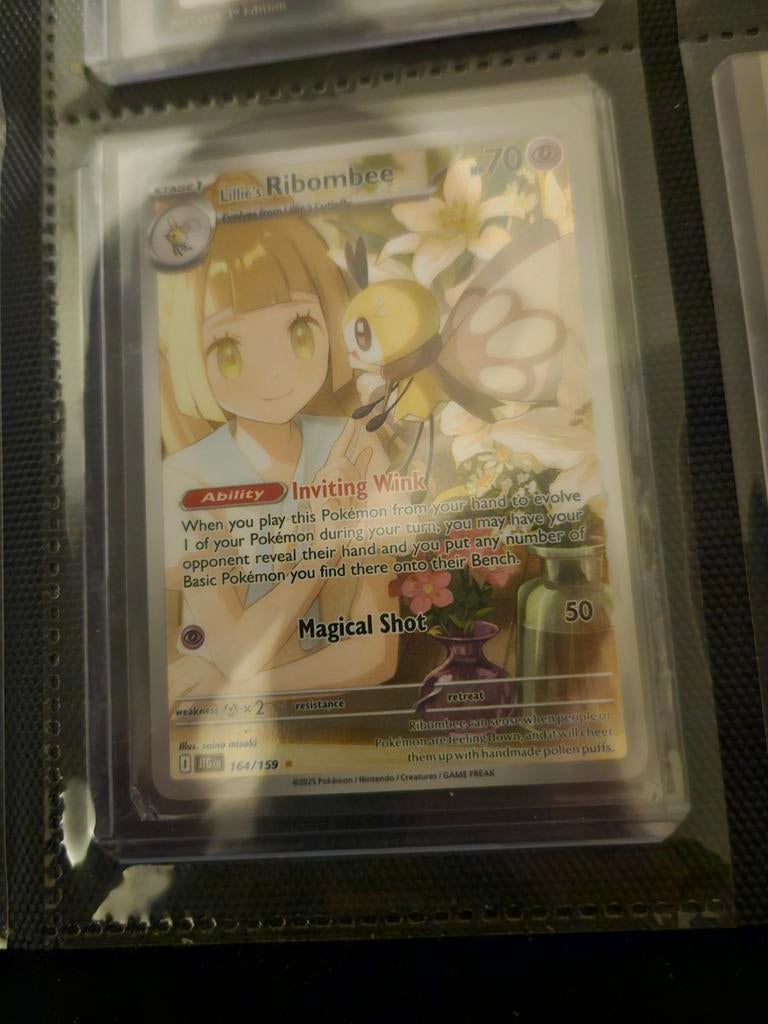Pokemon Lilian Ribombee 164/159 Journey Toghter, Ophalen of Verzenden, Zo goed als nieuw, Losse kaart, Foil