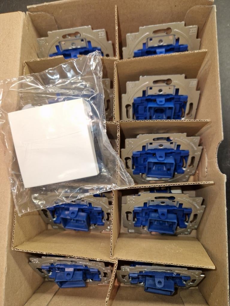 Busch en jaeger ABB schakelaar stopcontact elektra wcd dim, Ophalen, Nieuw, Minder dan 50 cm, Minder dan 50 cm