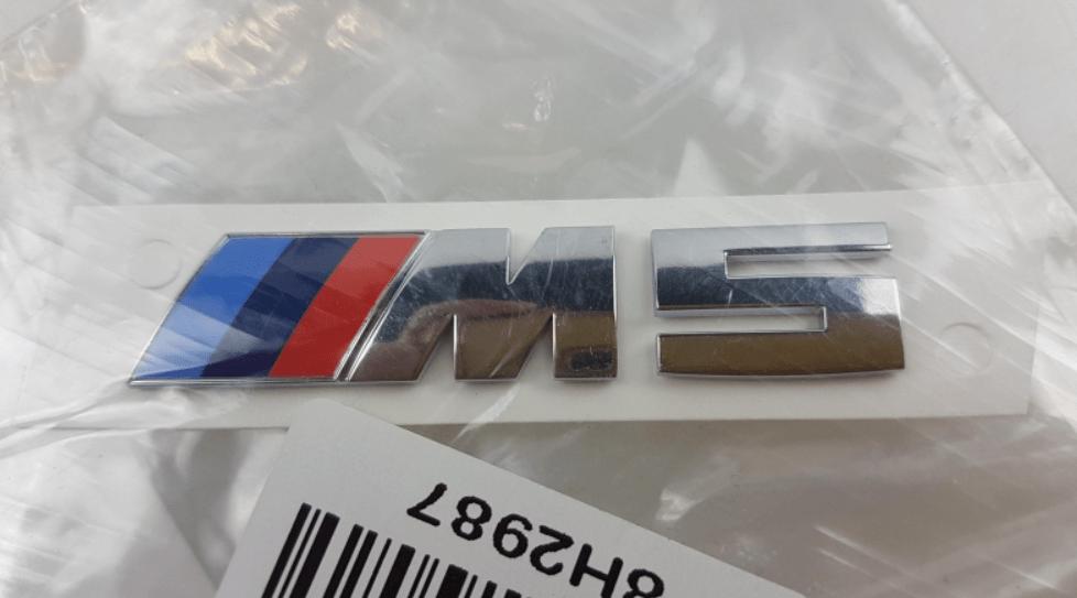 Embleem type aanduiding grille nieuw BMW 5 serie F10 5113805, -, -, Nieuw, Ophalen of Verzenden