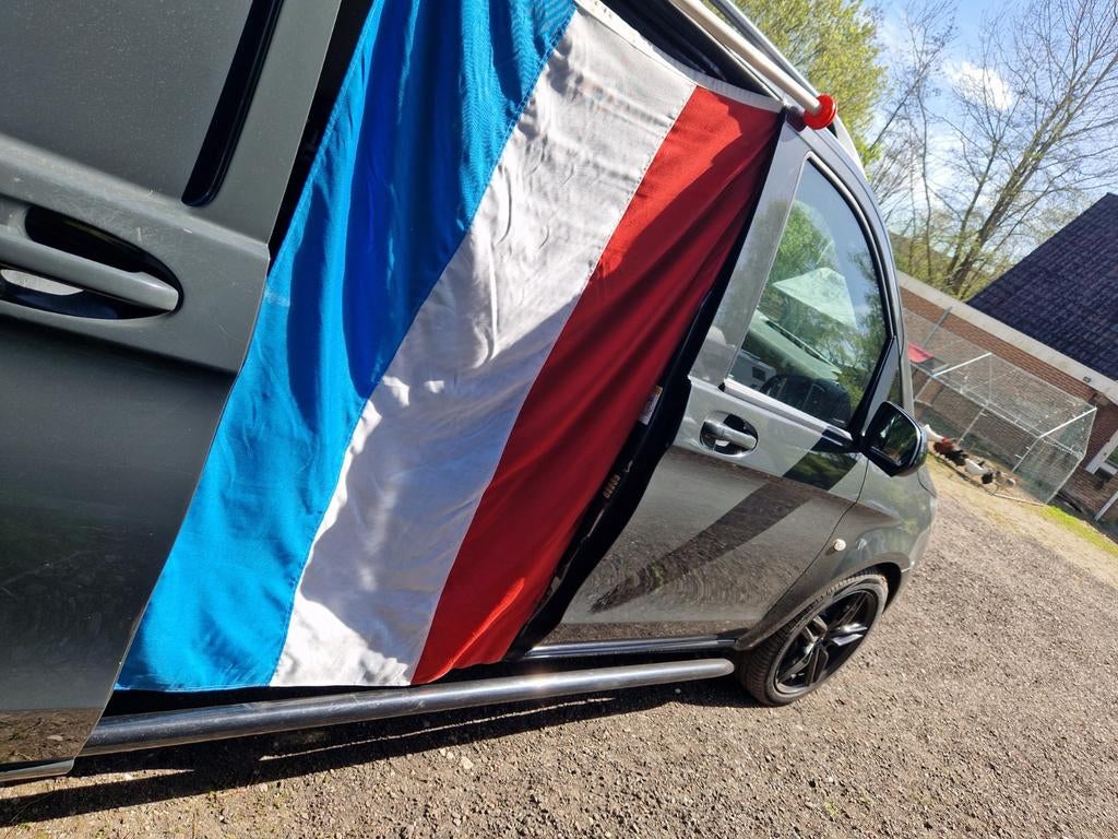 Nederlandse vlag met vlaggenstok, Diversen, Ophalen