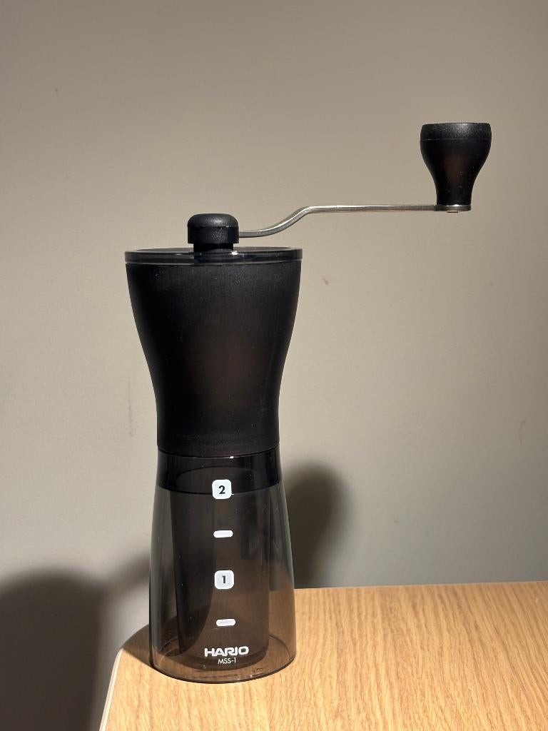 HARIO Ceramic Coffee Mill Mini-Slim (Defect?), Ophalen of Verzenden, Gebruikt, Overige merken, Koffiemolen