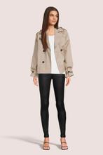 Vero Moda coated broek maat W 30 / L 32 - zeer goede staat, Maat 38/40 (M), Zwart, Ophalen of Verzenden, Zo goed als nieuw