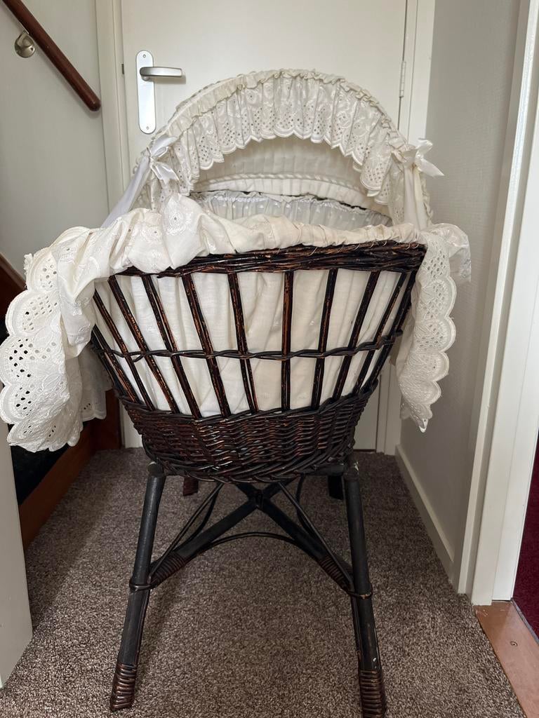 Rotan/Rieten wieg (met voorbeeld bekleding), Ophalen, Gebruikt, Wieg