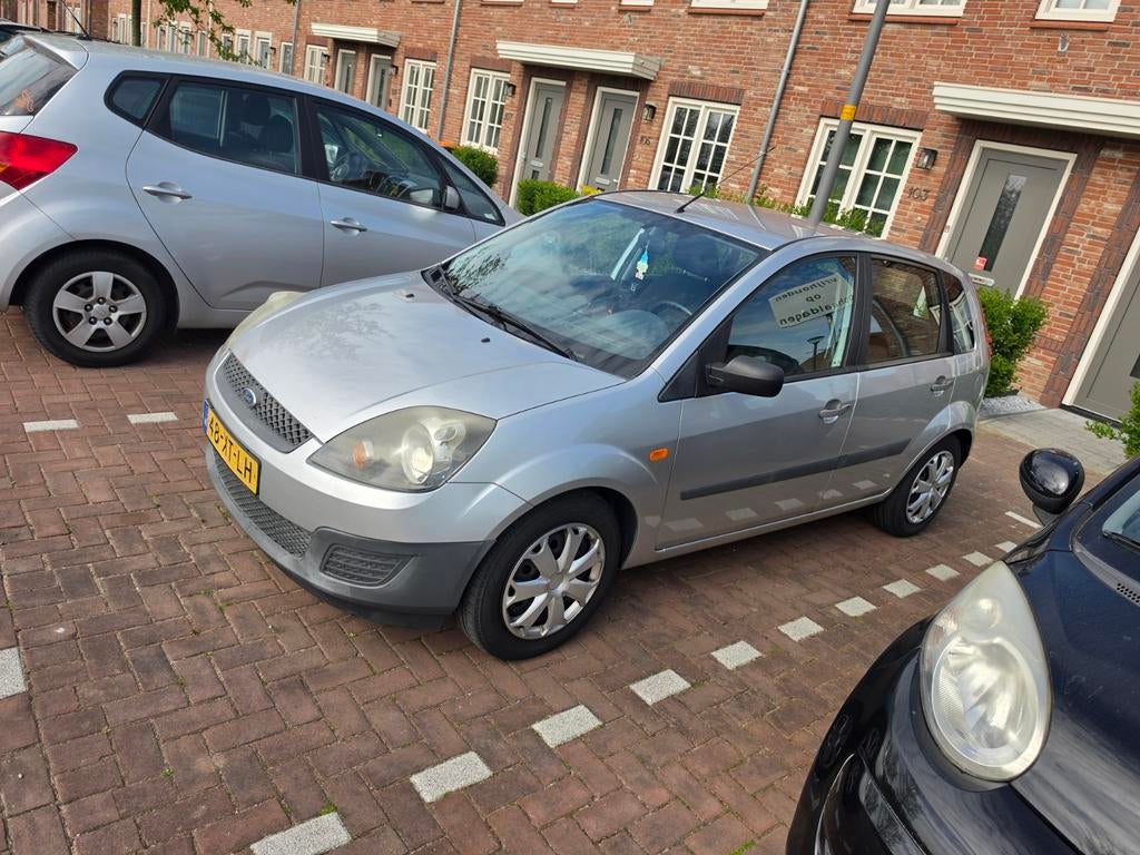 Ford Fiësta 1.3 8V 5DR 2007 Grijs, 1299 cc, Stof, 40 €/maand, Bluetooth
