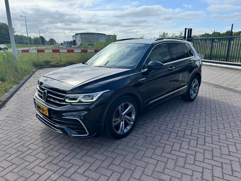 Volkswagen Tiguan 1.5 TSI 3x R-Line Business+|ACC|Pano|Sfeer, Auto's, 1441 kg, Zwart, 4 cilinders, Zwart