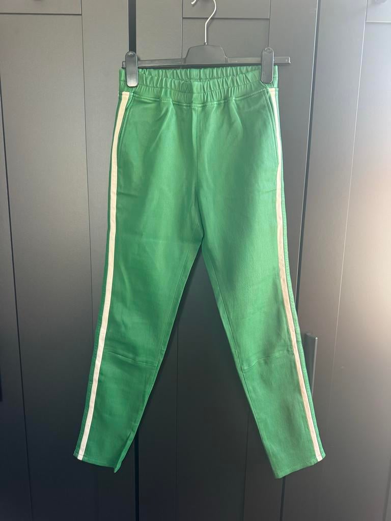 Suite 22 Groene leren broek met witte streep - Maat 40, Kleding | Dames, Broeken en Pantalons, Maat 38/40 (M), Ophalen of Verzenden