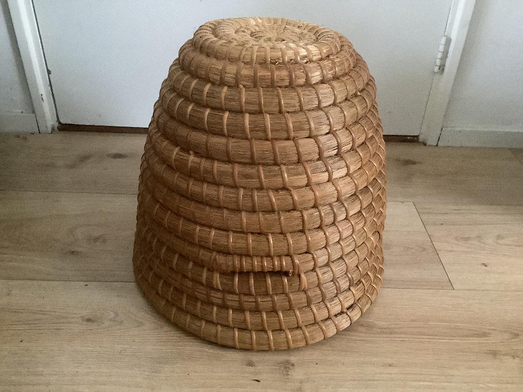 Bijenkast bijenkort korf bijen bijenvolk zwerm, Bijen