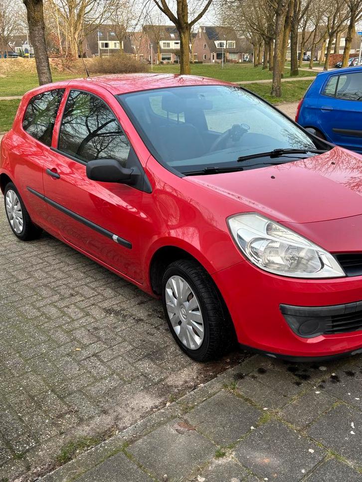 Renault Clio 1.2 (zeer zuinige en nette auto), Auto's, Renault, Clio, Benzine, B, Hatchback, Handgeschakeld, Origineel Nederlands