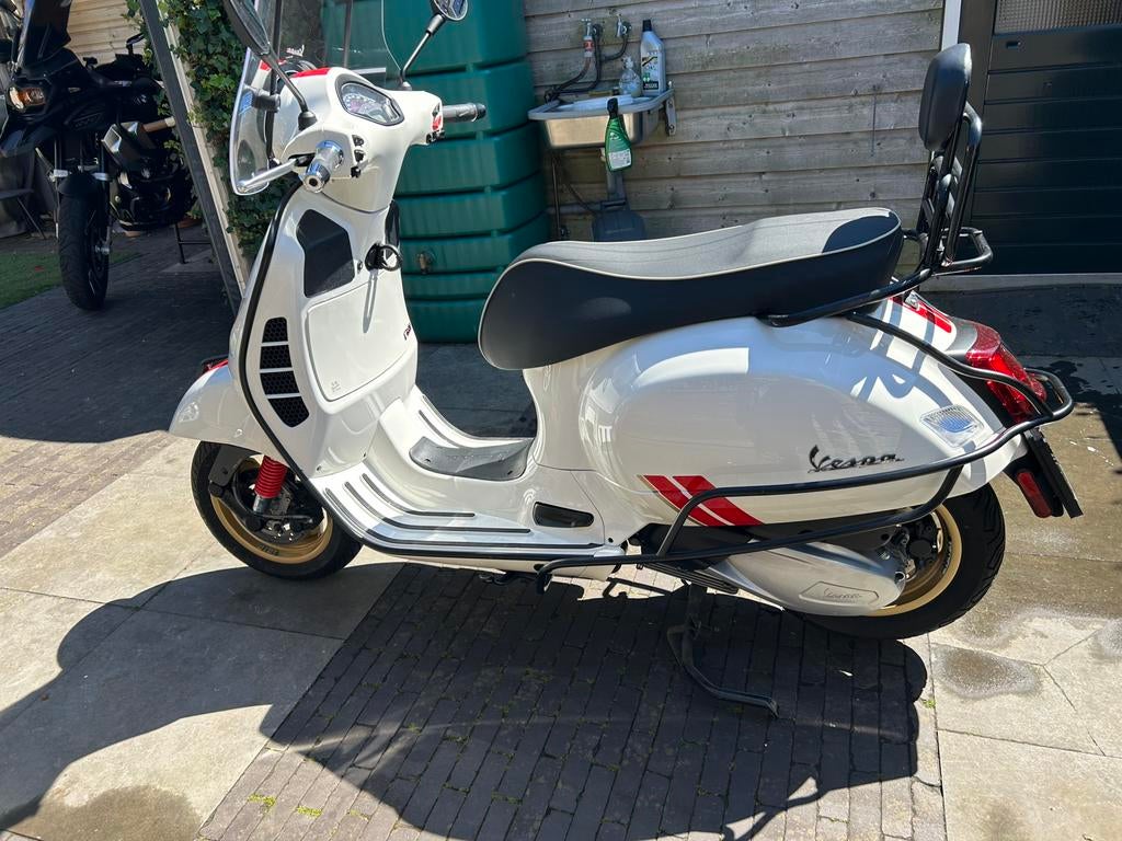 Vespa gts, 300 cc, Nieuw, Particulier, 11 kW of minder