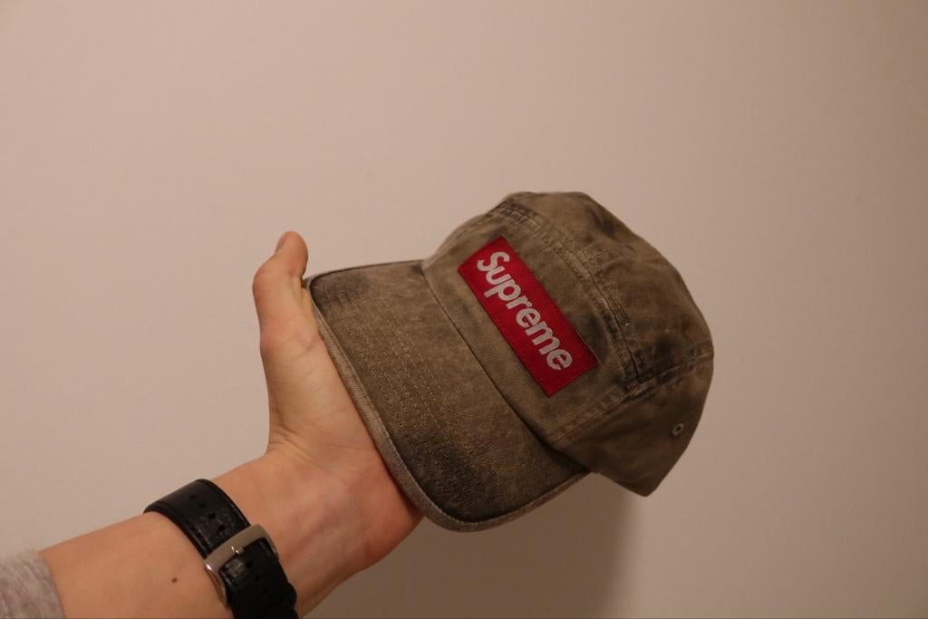Supreme overdyed camp cap fw2026 met stickers, Kleding | Heren, Hoeden en Petten, Nieuw, Pet, Supreme, One size fits all