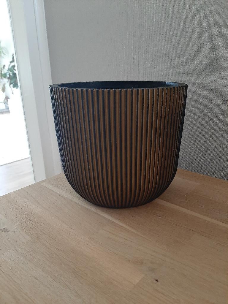 Mooie goud zwarte bloempot met onderzetter, Tuin en Terras, Bloempotten, Ophalen, Kunststof, Gebruikt, Rond
