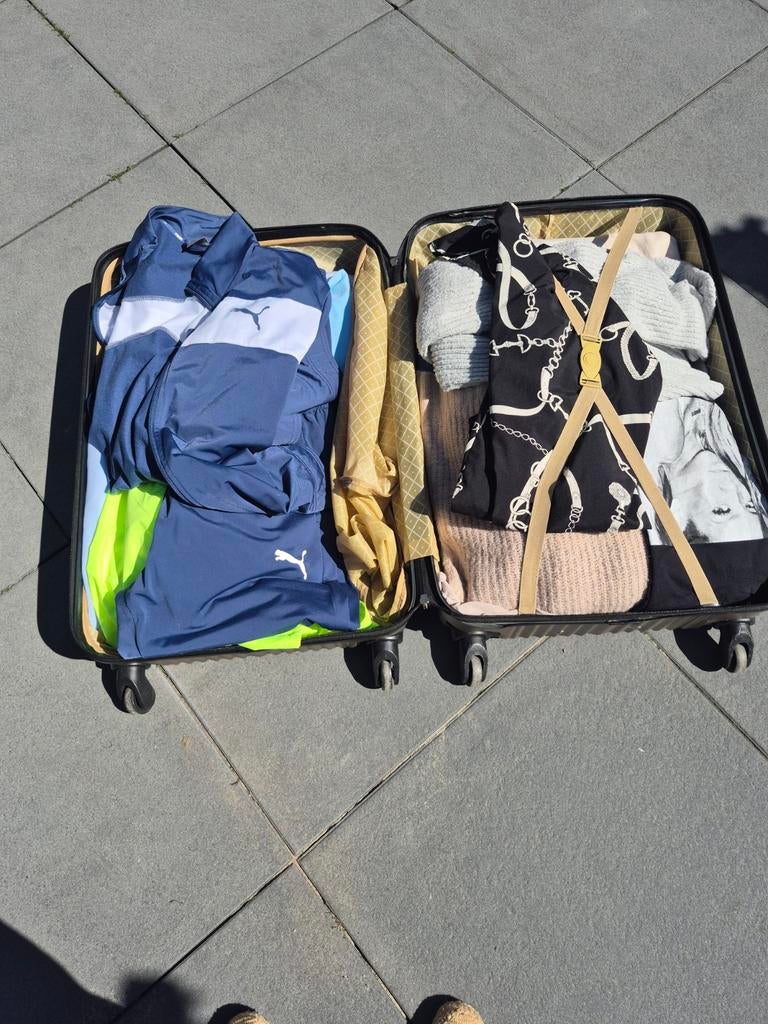 Grote koffer en tas vol kleding (dames/heren, merk), Ophalen, Zo goed als nieuw, Maat 42/44 (L)
