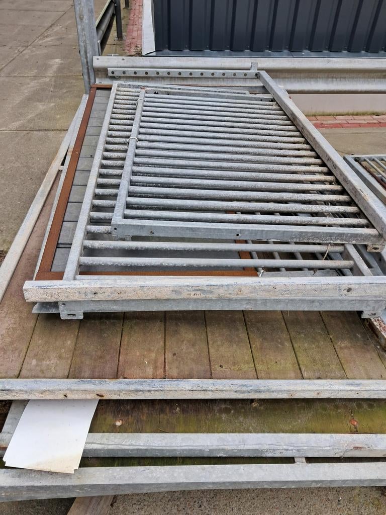 Paarden stal deuren en toe behoren, Ophalen, Gebruikt, IJzer, Met poort