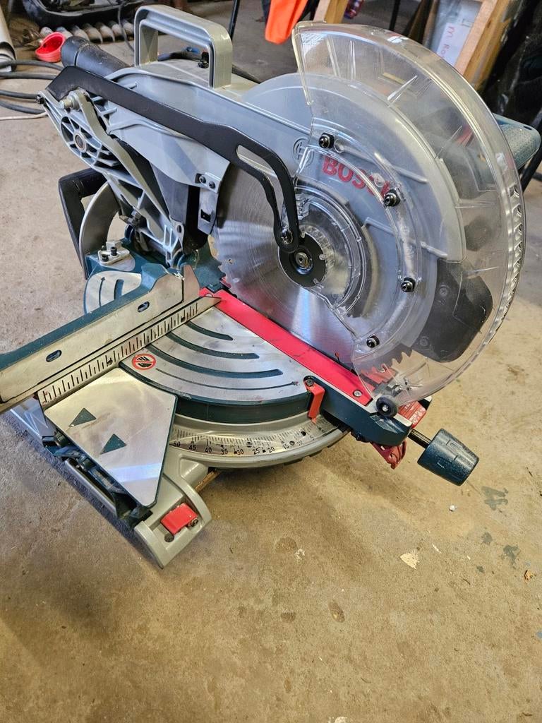 Bosch Afkortzaag - Krachtig en Nauwkeurig, Gebruikt, 70 mm of meer, Ophalen of Verzenden, Afkortzaag