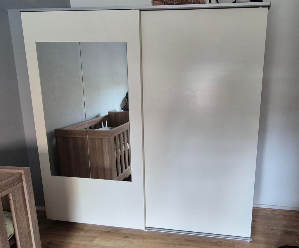 Witte kledingkast met spiegel en schuifdeuren, Ophalen, Gebruikt, 200 cm of meer, Met plank(en)