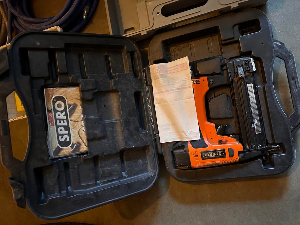 Spero Pneumatische Nietmachine, Doe-het-zelf en Verbouw, Ophalen, Gebruikt, 6 tot 10 bar, Minder dan 200 liter/min