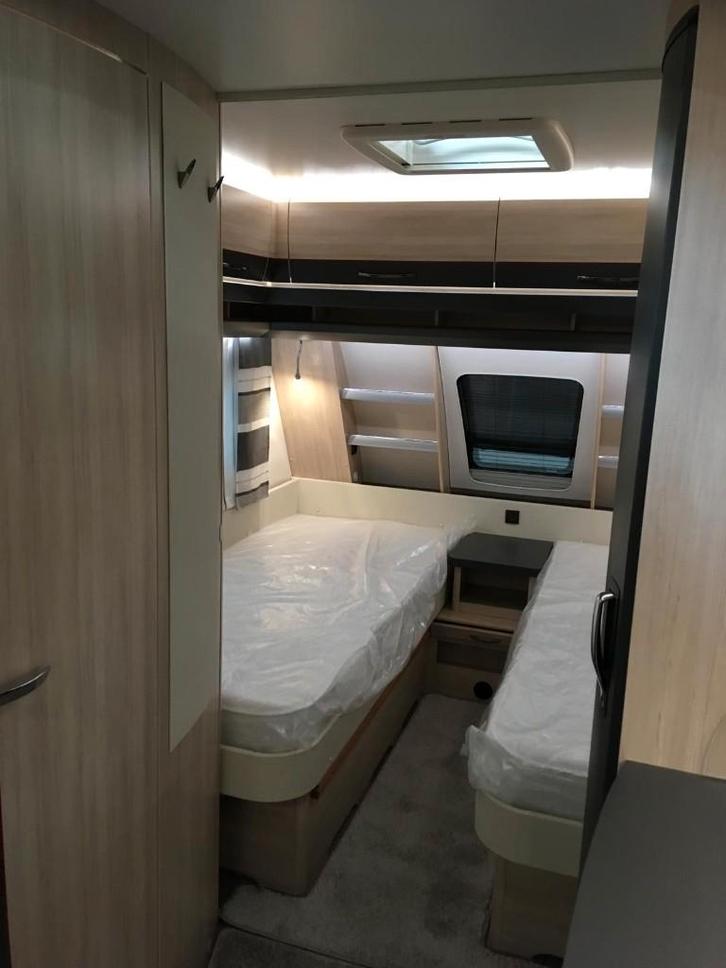 Hobby 495 UL caravan 2017 (Vol opties), Caravans en Kamperen, Caravans, Particulier, tot en met 4, Rondzit, Hobby, 2 aparte bedden