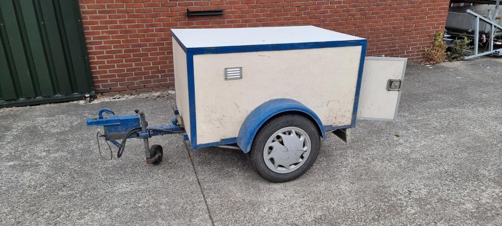 Honden aanhanger, Januari, Mannelijk