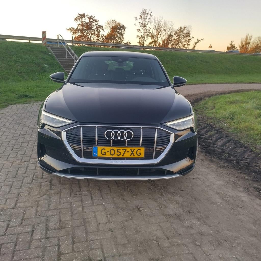 AUDI E-TRON 55 QUATRO S-LINE 95 kWh, Auto's, Automaat, 1800 kg, Zwart, Stoelverwarming