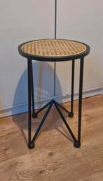 Bijzettafel met rotan blad - Zwart metaal, Huis en Inrichting, Tafels | Bijzettafels, Ophalen, Zo goed als nieuw, Rond