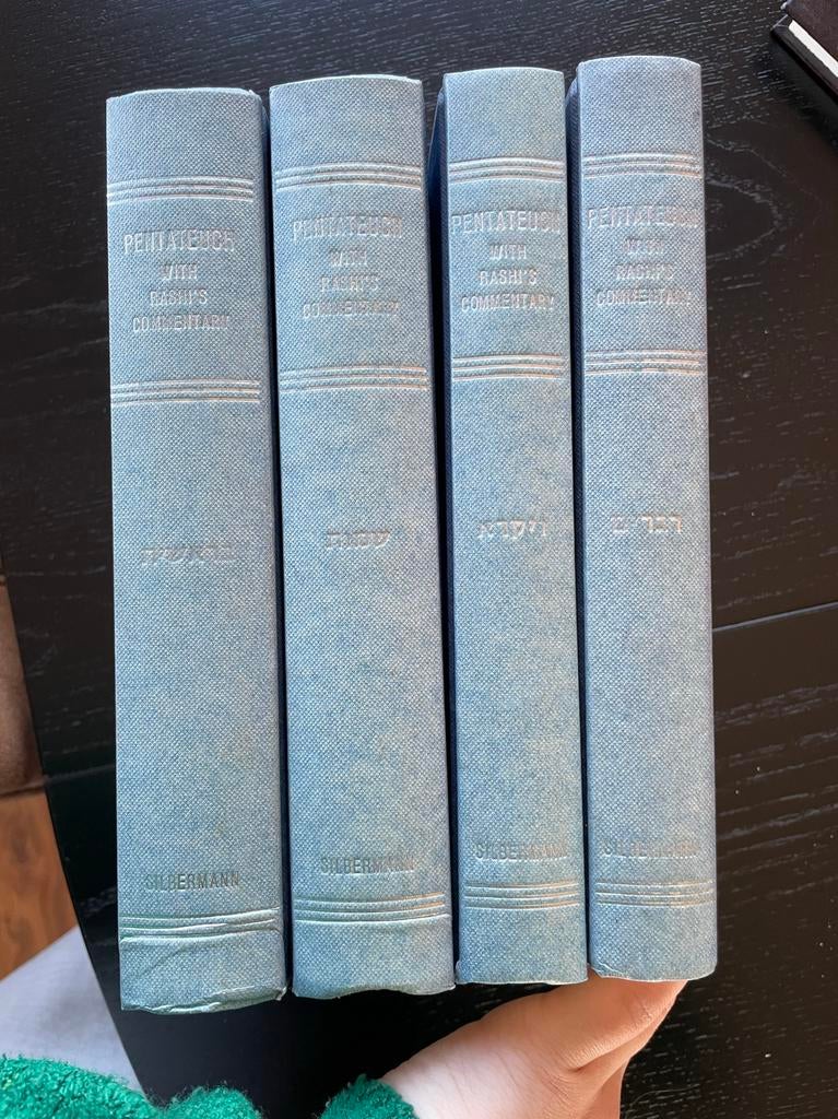Pentateuch met Rashi commentaar - 4-delige set, Ophalen of Verzenden, Zo goed als nieuw, Jodendom