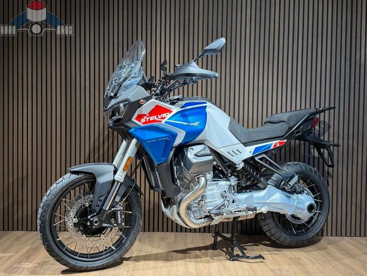Moto Guzzi Stelvio Duecento Tributo 2026, Motoren, Motoren | Moto Guzzi, Bedrijf, Overig, meer dan 35 kW, 2 cilinders, Motorrijbewijs A