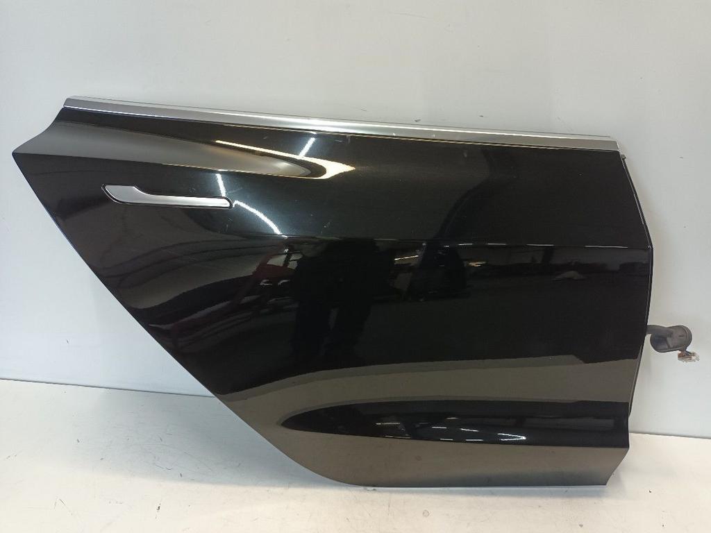 Portier rechts achter Tesla Model 3, Onderdelen@venauto.nl, Van der Ven Autorecycling B.V., Gebruikt, Ettenseweg 76, 4706 PB Roosendaal, The Netherlands