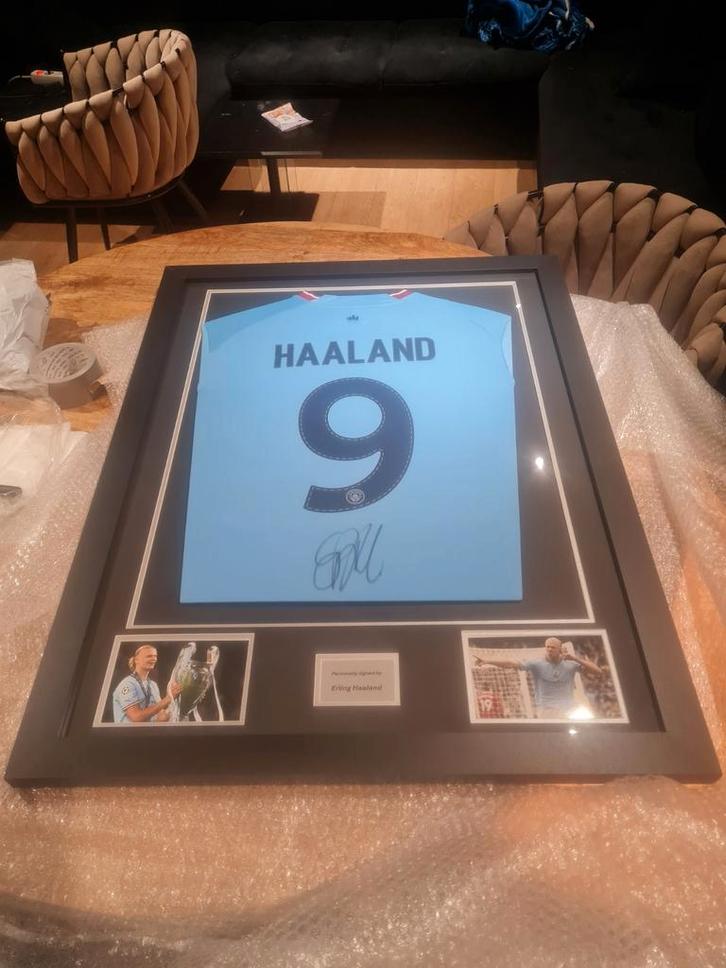 Haaland voetbalshirt gesigneerd en ingelijst met coa, Verzamelen, Sportartikelen en Voetbal, Zo goed als nieuw, Shirt, Buitenlandse clubs