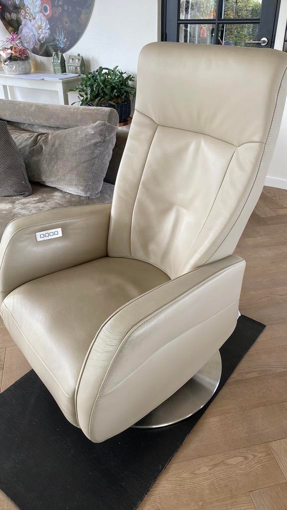 Keurig onderhouden moderne Tulipa echt leren sta op stoel, Ophalen, Zo goed als nieuw, Leer, 50 tot 75 cm