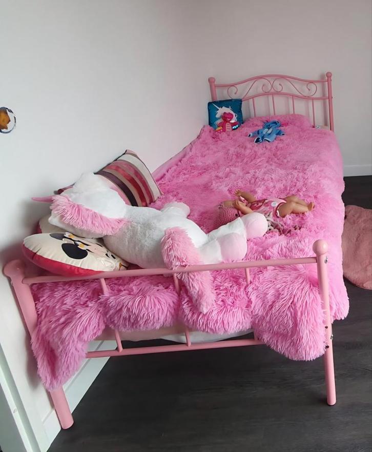 Roze metalen eenpersoonsbed 90x200 cm, Huis en Inrichting, Slaapkamer | Bedden, Gebruikt, Eenpersoons, 90 cm, 200 cm, Metaal, Overige kleuren