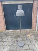 Antracietgrijze metalen staande lamp van IKEA, type HEKTAR, Huis en Inrichting, Lampen | Vloerlampen, Ophalen, Gebruikt, Metaal