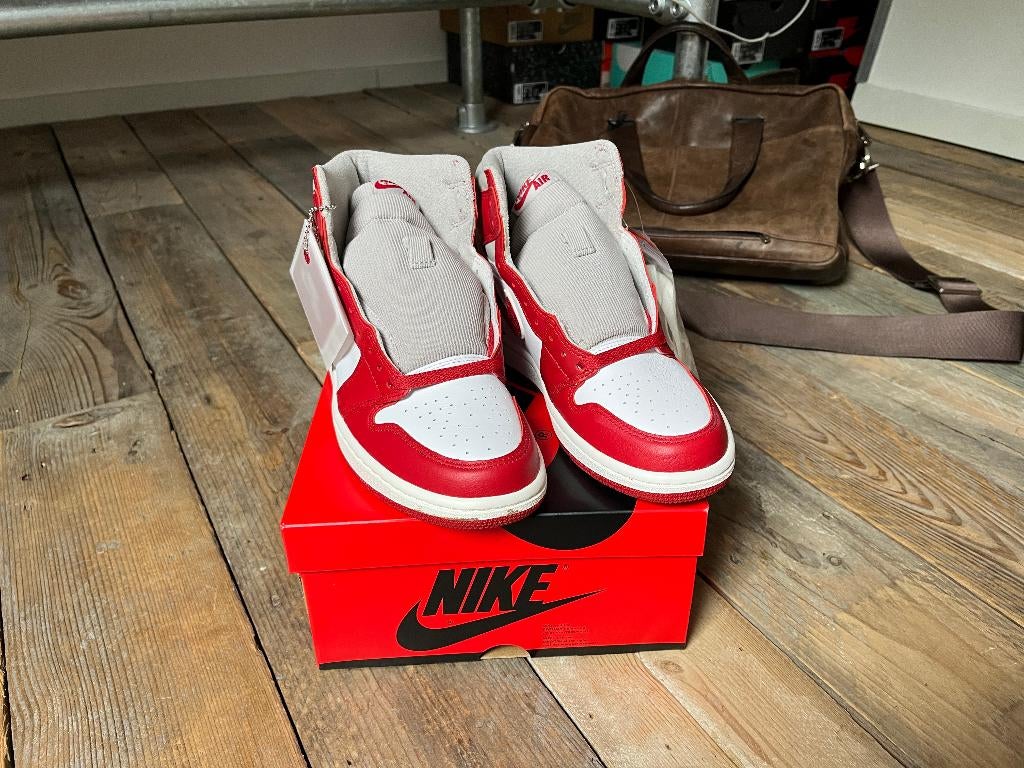 Nike Air Jordan 1 High Varsity Red - 38,5, Nike, Nieuw, Ophalen of Verzenden, Sneakers of Gympen