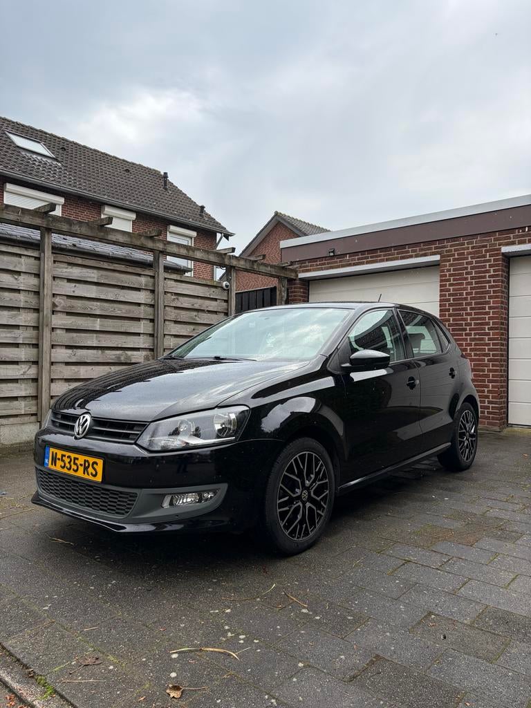 Volkswagen Polo 1.4 16V FSI 63KW 2010 Zwart, Auto's, Volkswagen, Voorwielaandrijving, Stof, 40 €/maand, Zwart