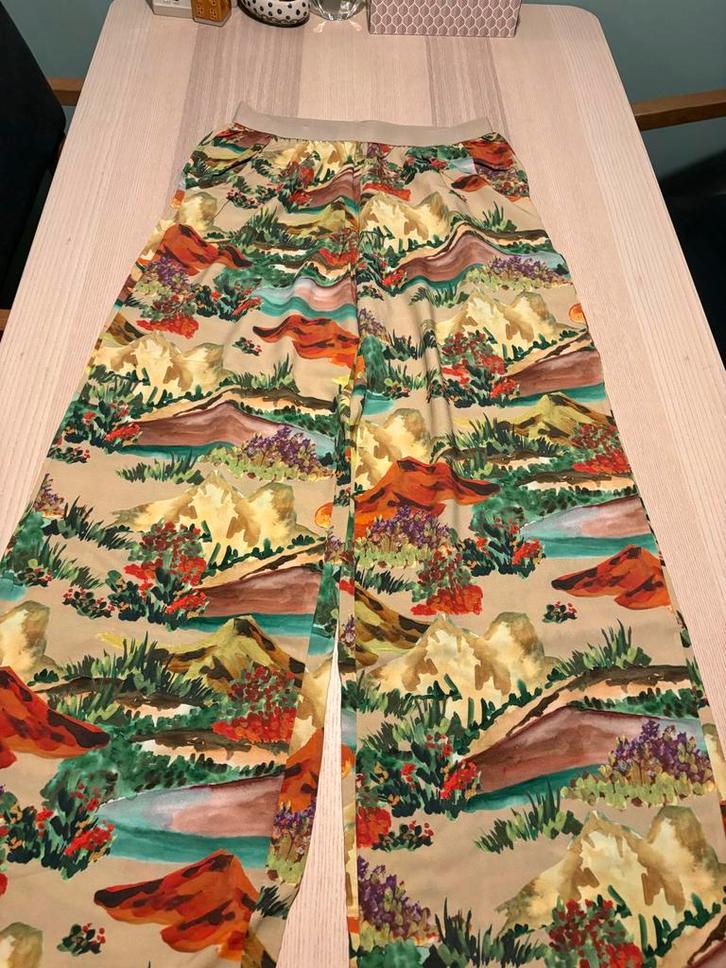 Aldo Martins broek maat 42, beenlengte 71, Kleding | Dames, Broeken en Pantalons, Gedragen, Maat 42/44 (L), Overige kleuren, Driekwart