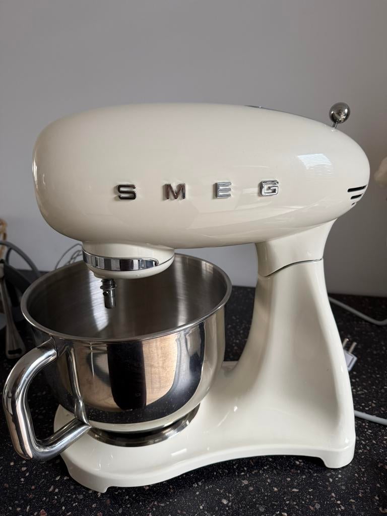 Smeg keukenmachine, 4 liter of meer, Ophalen, Zo goed als nieuw, 3 snelheden of meer