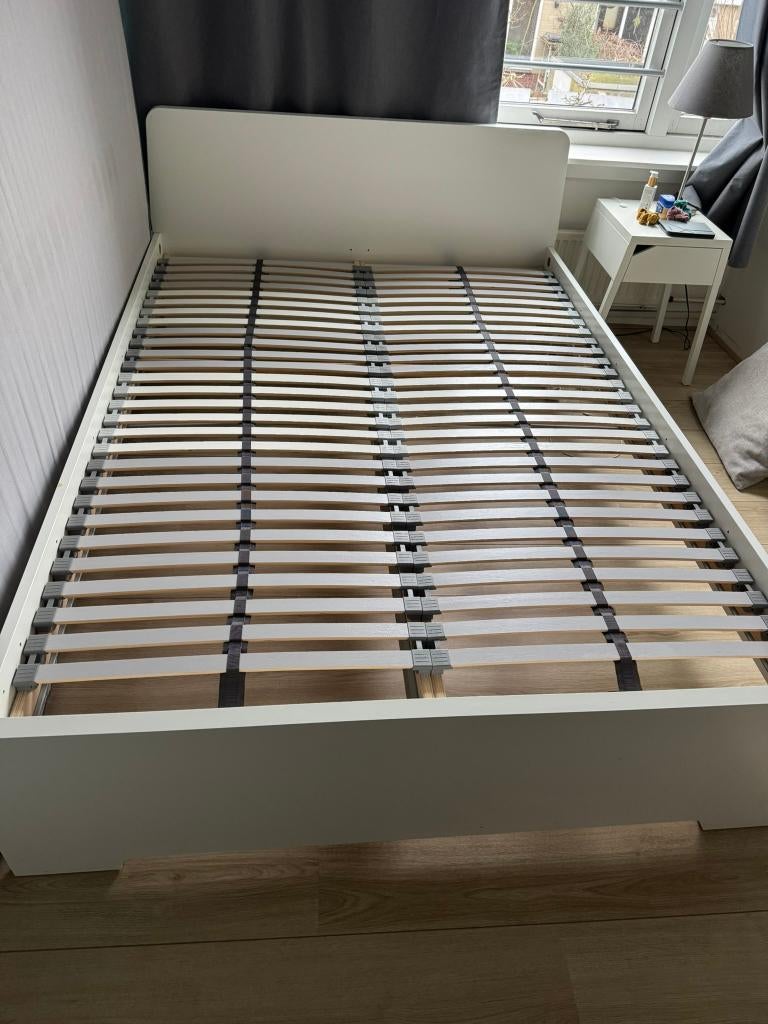 Bed gratis op te halen (zonder matras), Huis en Inrichting, Slaapkamer | Bedden, Ophalen, Gebruikt, Wit, 140 cm