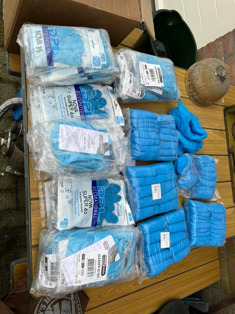 Partij latex handschoenen en blauwe overschoenen, Ophalen, Nieuw