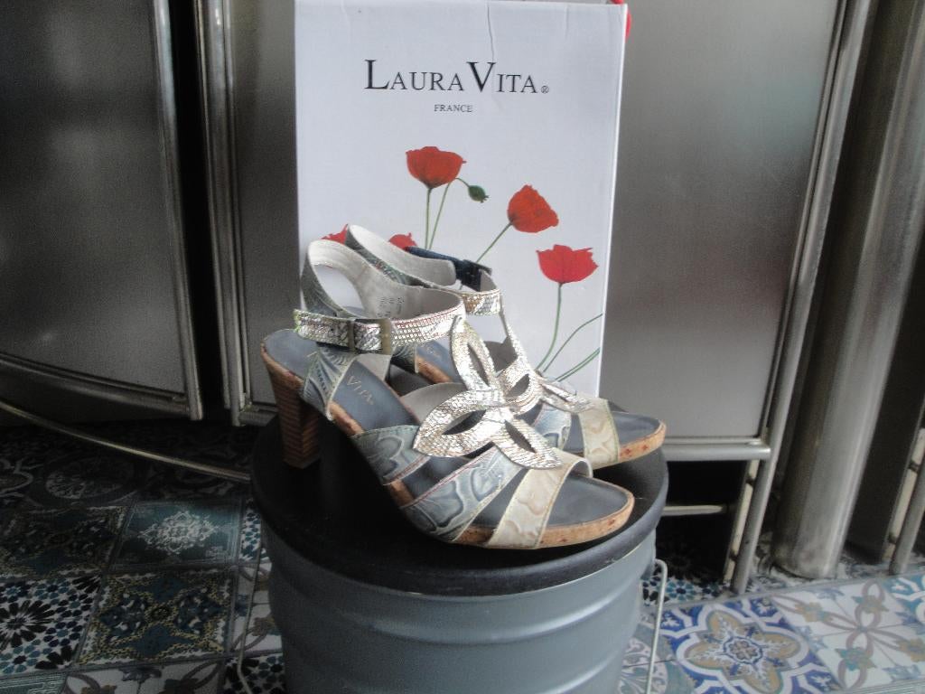 Laura Vita Sandaal, Kleding | Dames, Overige kleuren, Nieuw, Ophalen of Verzenden, Schoenen met hoge hakken