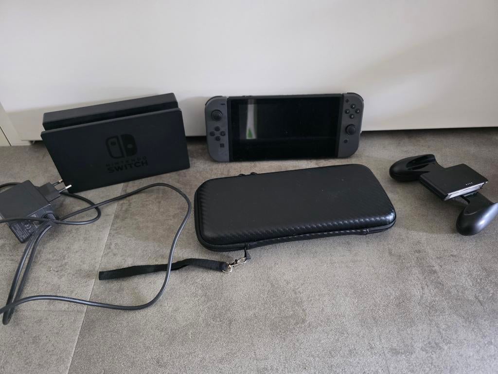 Nintendo Switch Zwart met Case - Zo goed als nieuw, Spelcomputers en Games, Games | Nintendo Switch, Ophalen of Verzenden, Zo goed als nieuw