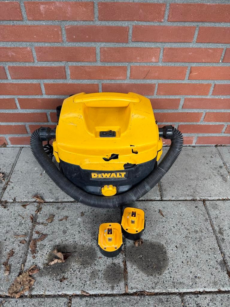 Dewalt mobiele accu stofzuiger met 2 accu's, Ophalen, Gebruikt, Stofzuiger, Minder dan 1200 watt