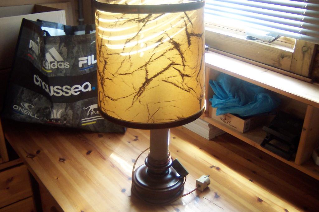 GRATIS: Vintage tafellamp., Huis en Inrichting, Lampen | Tafellampen, Ophalen, Gebruikt, Minder dan 50 cm