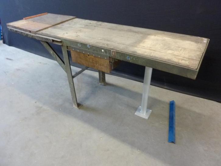 Zware werkbank om aan de muur te schroeven afm. 200x60cm, Doe-het-zelf en Verbouw, Werkbanken, Gebruikt, 170 cm of meer, Bankschroef