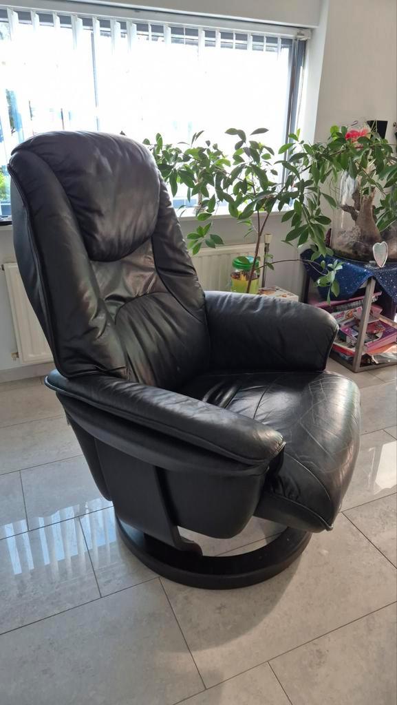 Hjort Knudsen Relaxfauteuil - Zwart Leer - Draaibaar, Huis en Inrichting, Fauteuils, Zo goed als nieuw, Leer, 75 tot 100 cm, 75 tot 100 cm