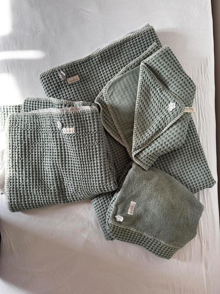 Set koeka ,winter zomer ledikant laken deken badcape etc, Kinderen en Baby's, Dekens, Slaapzakjes en Inbakerproducten, Zo goed als nieuw