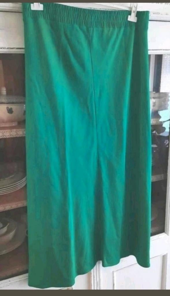 Leuke frisgroene crêpestof klokrok 42-44, Verzenden, Maat 42/44 (L), Onbekend, Zo goed als nieuw