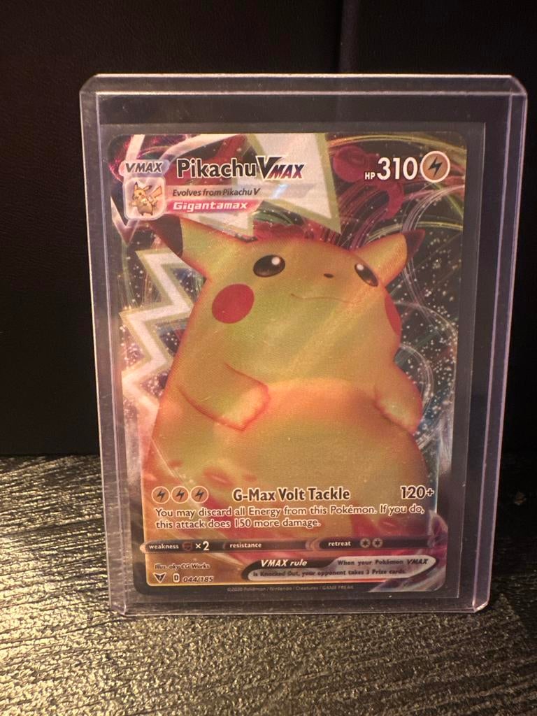 Pikachu VMAX 044/185 Pokémon kaart, Ophalen of Verzenden, Zo goed als nieuw, Losse kaart, Foil