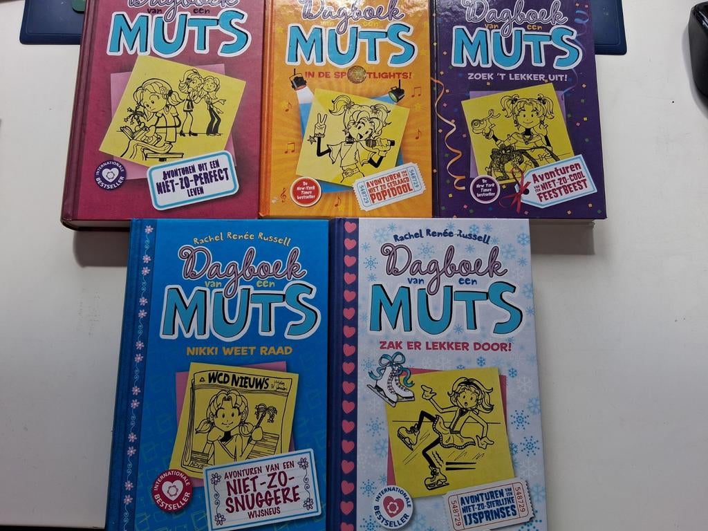Dagboek van een Muts deel 1 t/m 5, Ophalen of Verzenden, Zo goed als nieuw, Rachel Renée Russell