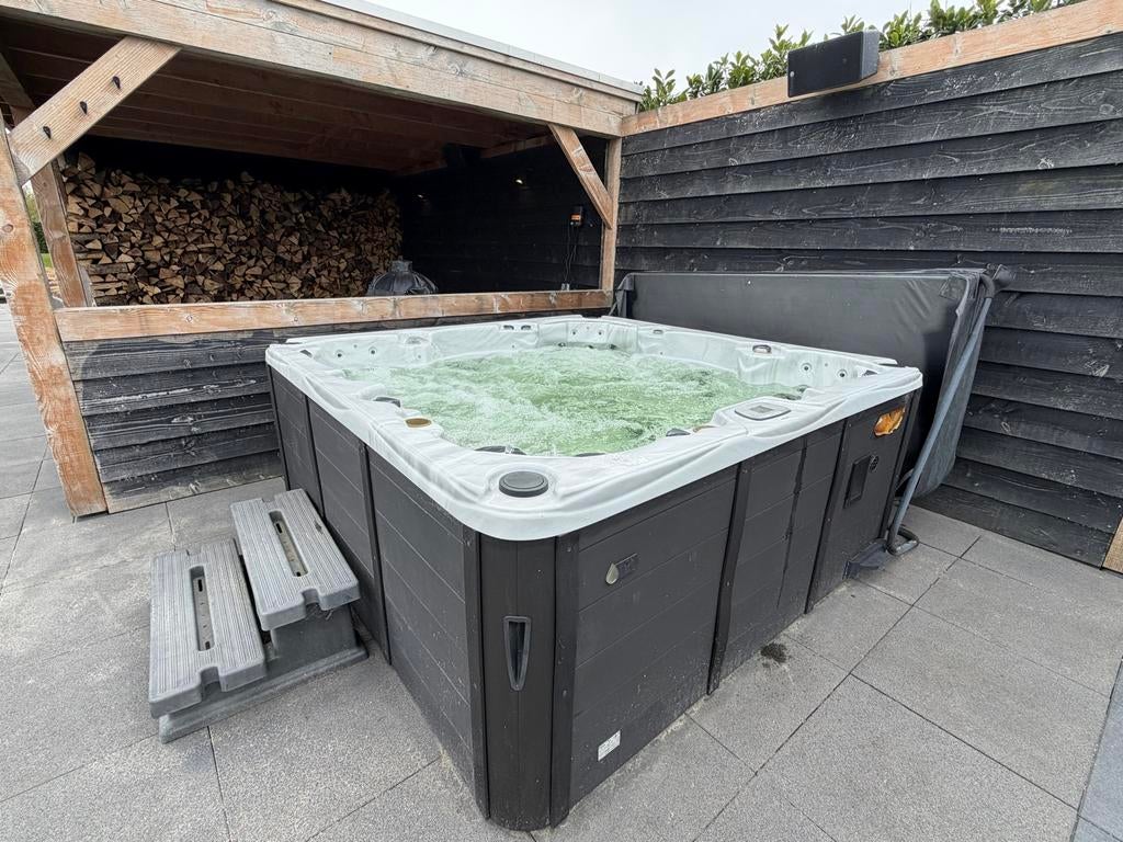 Fox Spa Eternal jacuzzi incl. isolerende cover en trapje, Tuin en Terras, Bubbelbaden en Hottubs, Gebruikt, Vast, Afdekzeil, Ophalen