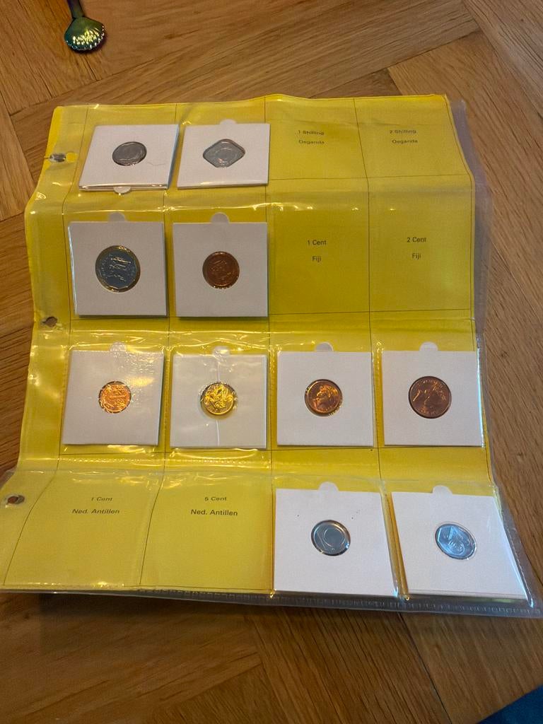 22 verzamelmunten in map, Ophalen of Verzenden, Overige typen